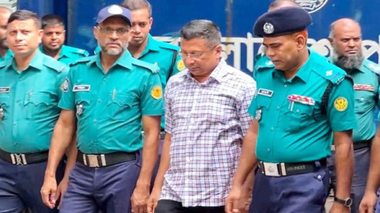সাবেক আইজিপি মামুন অন্যের ঘাড়ে বন্দুক রেখে বাঁচার চেষ্টা করছেন : হাসিনার আইনজীবী