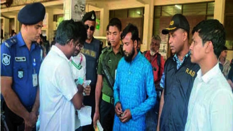 শায়েস্তাগঞ্জে রেলের টিকেট কালোবাজারে বিক্রি রোধে র‌্যাবের অভিযান ও জরিমানা
