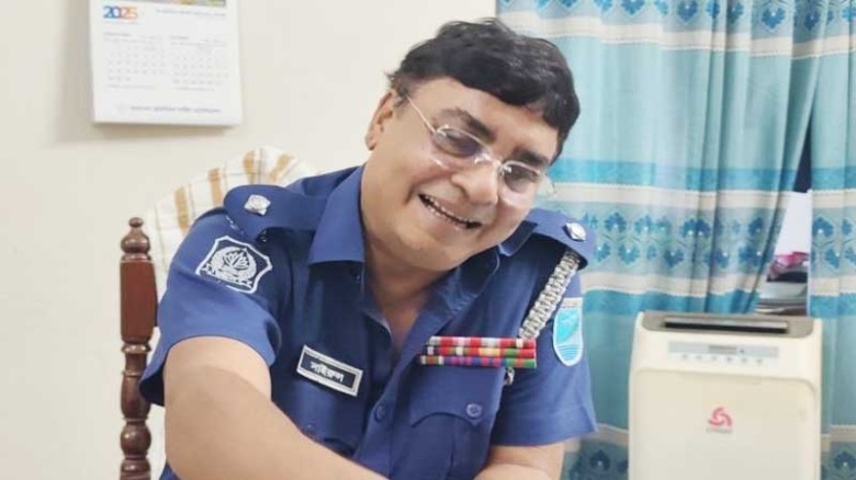 হত্যা মামলার আসামি পরিবারসহ ওসি কক্ষে সময় কাটানোর অভিযোগে ওসিকে বদলি