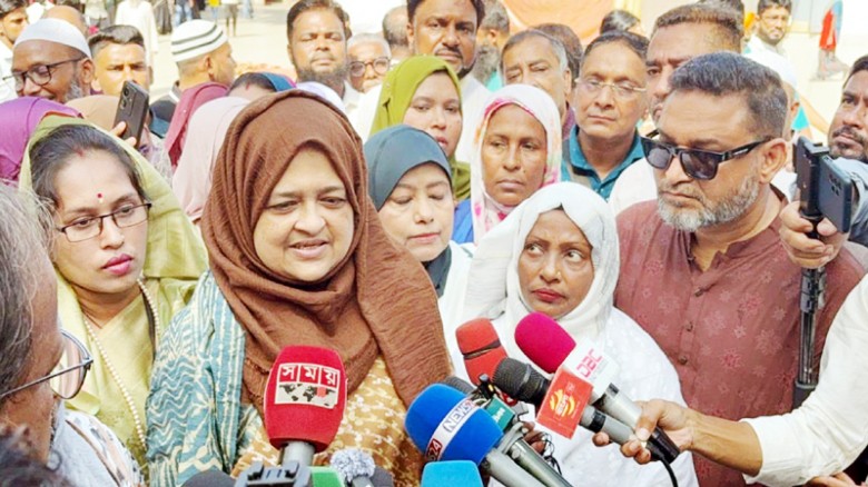 ধানের শীষের প্রার্থী লুনা হযরত শাহজালাল ও শাহপরান মাজার জিয়ারতের মাধ্যমে প্রচারণা শুরু