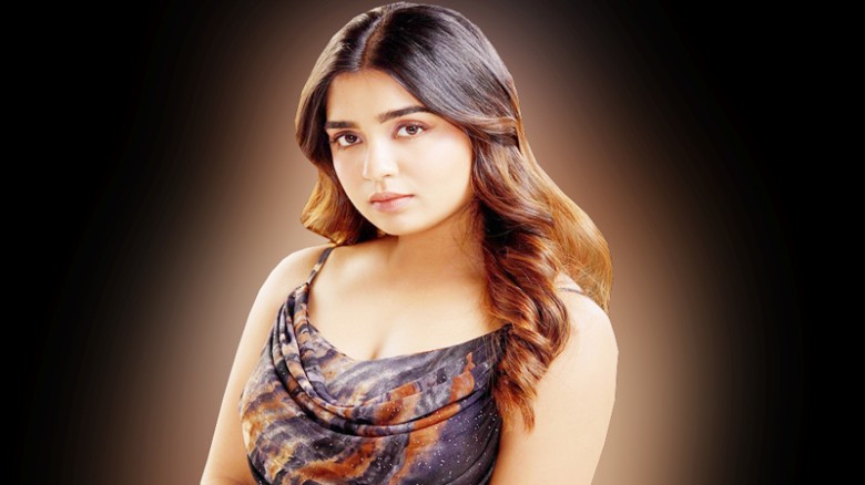 অভিনেত্রী কিষাণের শরীর নিয়ে মন্তব্য করে বিপাকে ইউটিউবার, চাইলেন ক্ষমা!