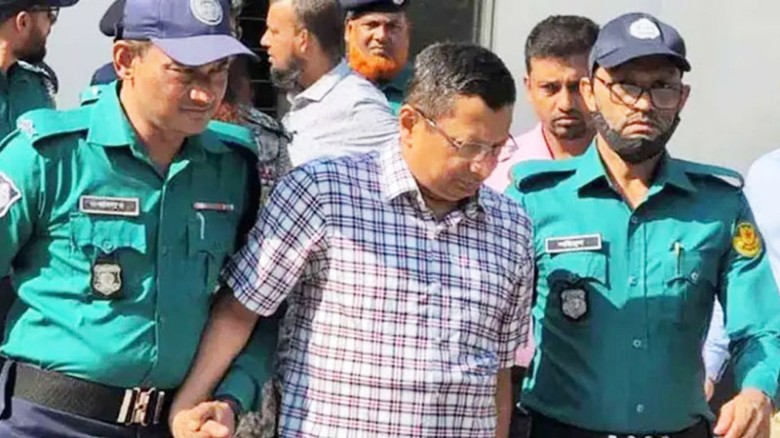 ট্রাইব্যুনালে হাজির করা হলো সাবেক আইজিপি মামুনকে
