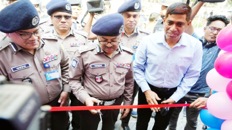 ডিবির সাইবার সাপোর্ট সেন্টার শুভ উদ্বোধন করলেন ডিএমপি কমিশনার