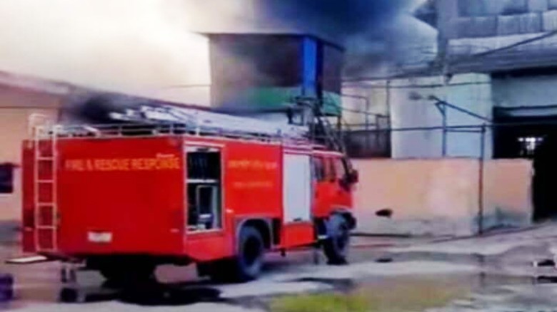 পাবনার ঈশ্বরদী উপজেলার রশিদ ওয়েল মিলে অগ্নিকাণ্ড