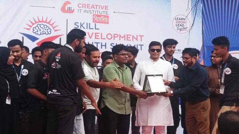 মানবসম্পদ উন্নয়নই সময়োপযোগী বাংলাদেশের মূল শক্তি : ফরহাদ হোসেন আজাদ