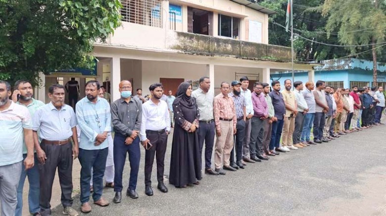 ঘুষের অভিযোগকে ভিত্তিহীন দাবি করে ইউএনওর পক্ষে তেতুঁলিয়ায় প্রতিবাদ সমাবেশ