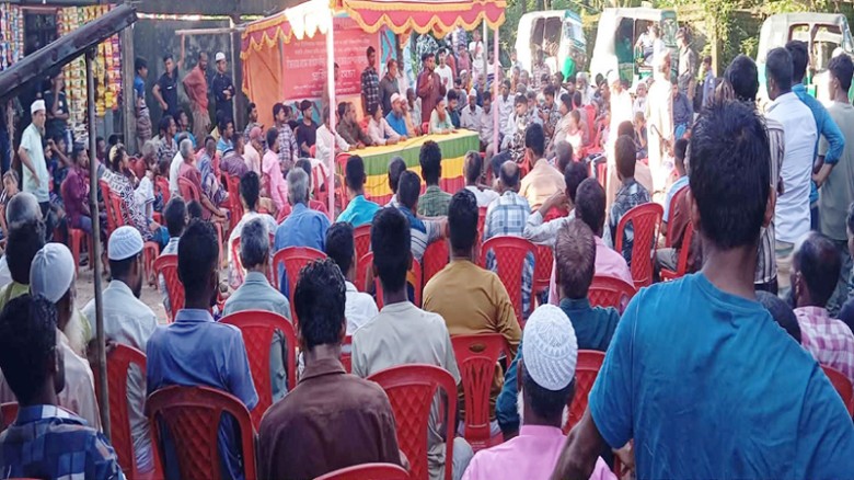 গোয়াইনঘাটে অবৈধ বালু উত্তোলনের প্রতিবাদে এলাকাবাসীর বিক্ষোভ, ড্রেজার বন্ধের দাবি