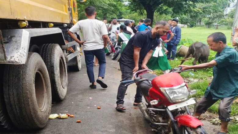 রোয়াংছড়িতে ড্রাম ট্রাকের চাকায় পিষ্ট হয়ে ৪ বছরের শ...