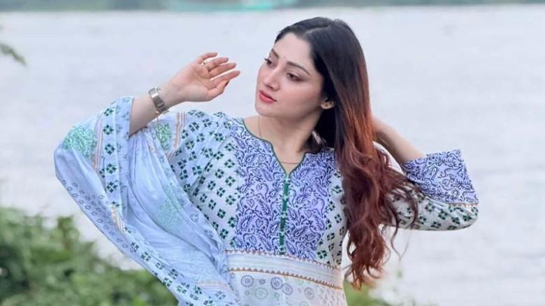 নতুন ছবিতে পূজা চেরীর মুগ্ধতা, বাগদানের গুঞ্জনে ফের আলোচনায় অভিনেত্রী