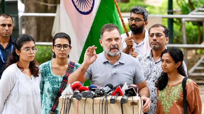 সরকারের সব শক্তি দিয়েও আন্দোলন থামানো যাবে না : রাহুল গান্ধি