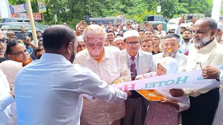 বান্দরবানে ‘হোটেল হিলি রেইনবো’ উদ্বোধন করলেন পার্বত্য মন্ত্রী সাচিং প্রু জেরী এমপি