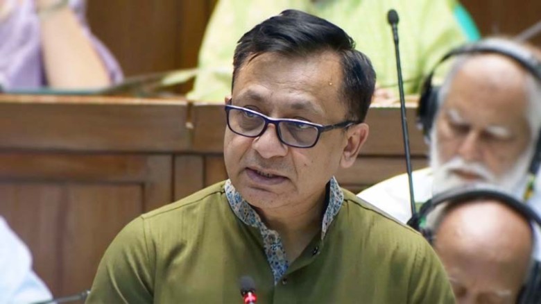 সংকটে পোশাক খাত, তিন বছরে বন্ধ ৪০০ কারখানা : বাণিজ্যমন্ত্রী