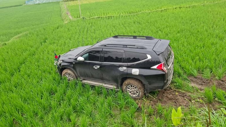 শিবগঞ্জে প্রতিমন্ত্রীর গাড়ির ধাক্কায় গুরুতর আহত ফিরোজার মৃত্যু