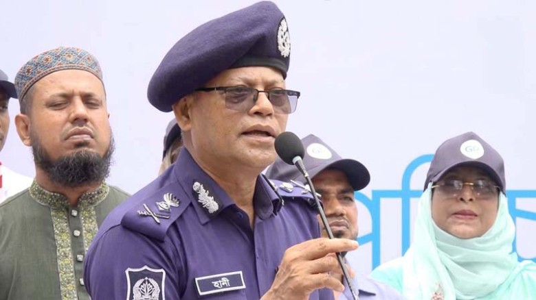 সরকারবিরোধী ষড়যন্ত্রে জড়িত পুলিশ কর্মকর্তাদের চিহ্নিত করা হয়েছে : আইজিপি