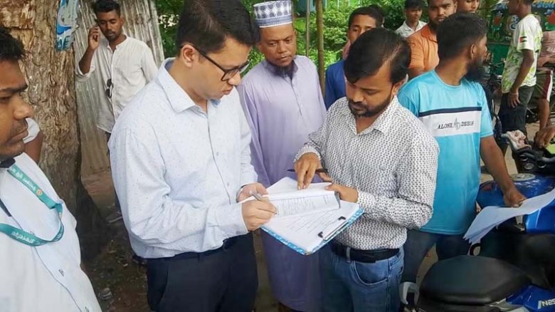 কসবায় অবৈধ মোটরসাইকেলের বিরুদ্ধে ভ্রাম্যমাণ আদালতের অভিযান