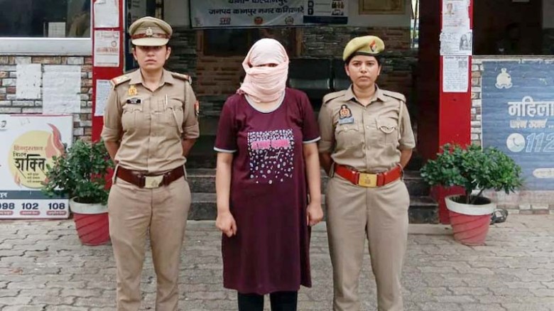 রাতের পার্টিতে বাধা দেওয়ায় ক্ষোভ, শ্বশুর হত্যায় পুত্রবধূর বিরুদ্ধে অভিযোগ