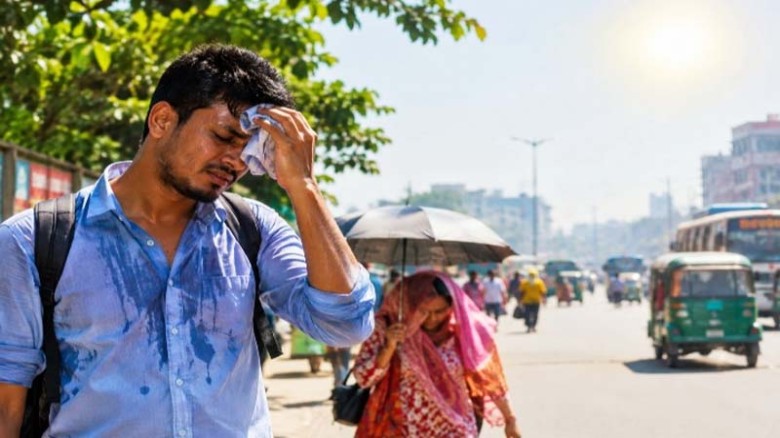 বিভিন্ন জেলায় বৃষ্টি অব্যাহত, কমছে না ভ্যাপসা গরম ও অস্বস্তি