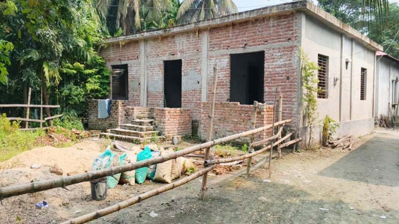 রামগতিতে জমি দখলের অভিযোগ, প্রশাসনের হস্তক্ষেপ চায় অসহায় পরিবার